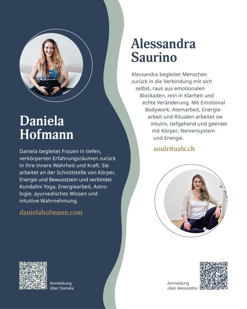 Ein Flyer mit Daniela Hofmann und Alessandra Saurino, jeweils mit einem Porträtfoto, Beschreibungen ihrer Heilarbeit, ihren Websites und QR-Codes für Termine. Das Layout ist in Blau-, Weiß- und Beigetönen gehalten.
