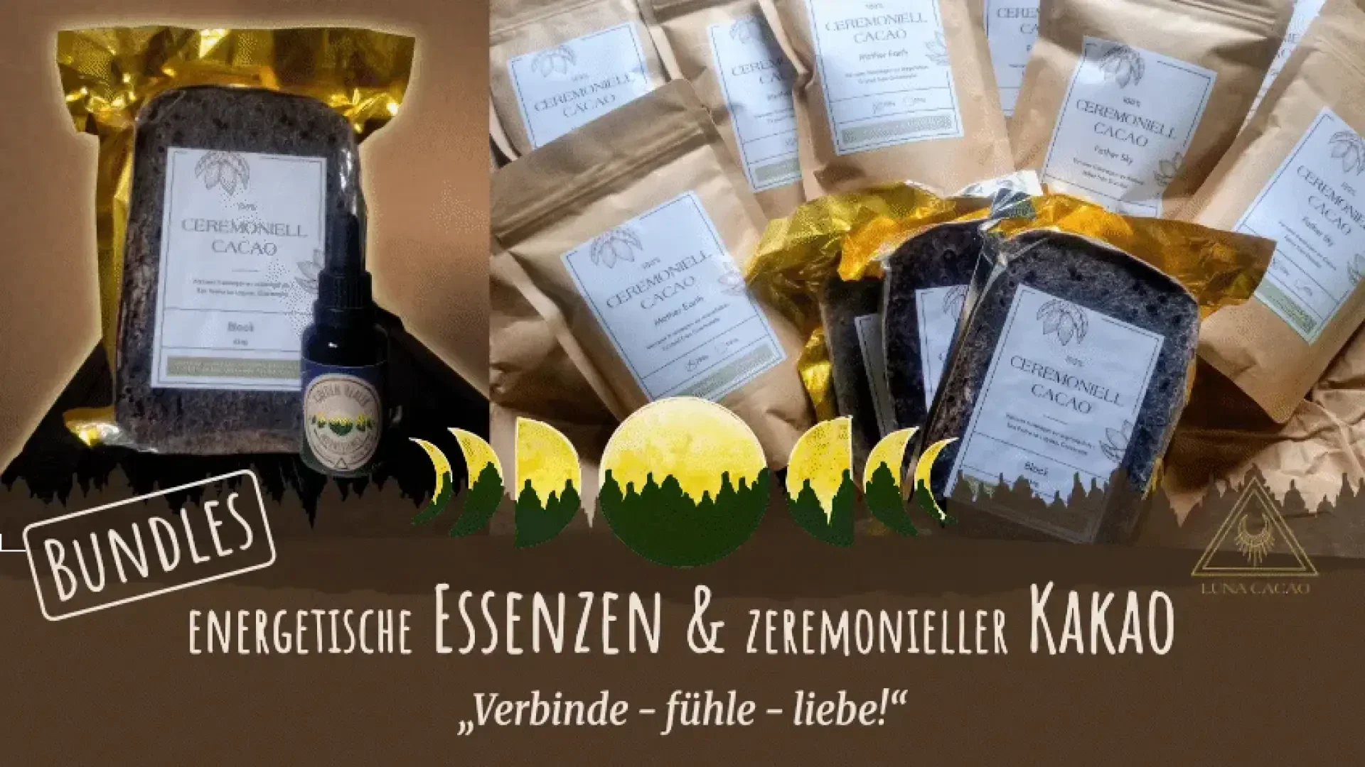 In goldfarbener Verpackung sind Bündel mit zeremoniellen Kakaotafeln und eine Tropfflasche ausgestellt. Der Text wirbt für „energetische Essenzen & zeremonieller Kakao“ mit dem Slogan „Verbinde – fühle – liebe!“ auf einem dekorativen braunen Hintergrund.