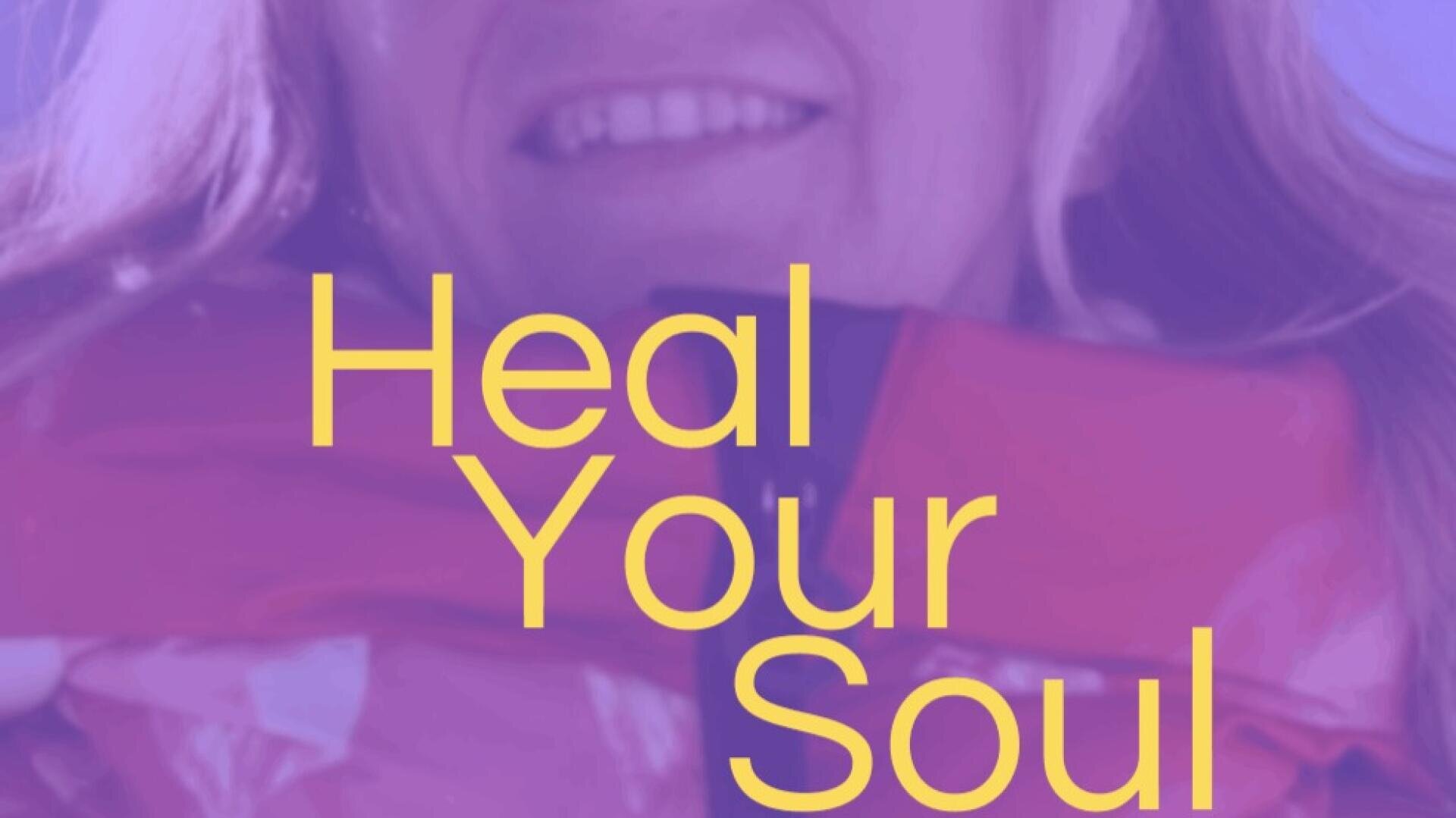Eine Person, die im Hintergrund lächelt, und darüber in großen gelben Buchstaben die Worte „Heal Your Soul“ über dem Bild.