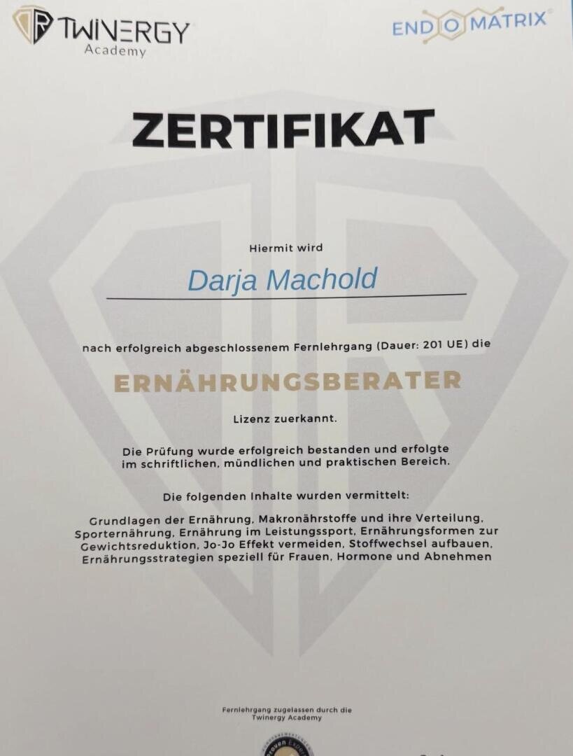 Zertifikat der Twinery Academy, verliehen an Darja Machold für den erfolgreichen Abschluss eines Kurses zur Ernährungsberaterin, in dem Themen wie Ernährungsgrundlagen und kundenbezogene Beratung behandelt wurden.