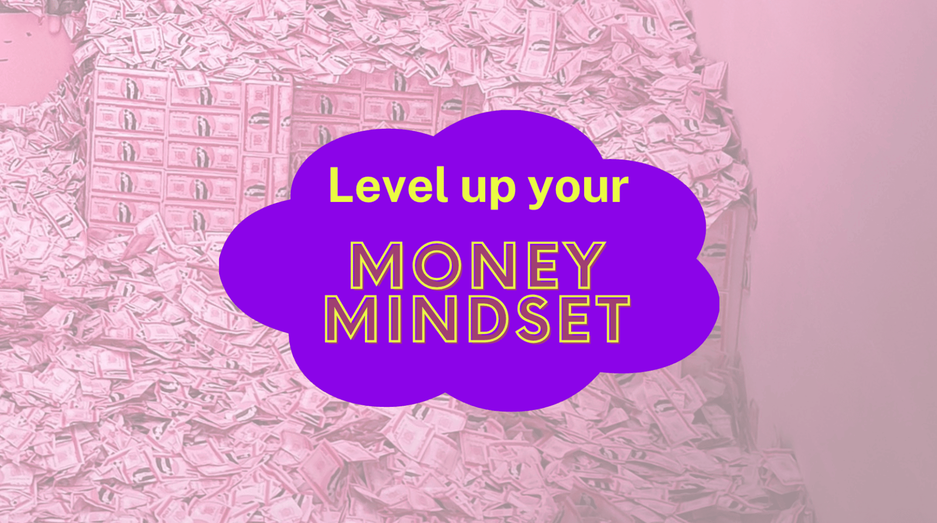 Ein Raum voller Bargeldstapel, überlagert von einer violetten Wolkenform, auf der in gelb-goldener Schrift „Level up your MONEY MINDSET“ steht.