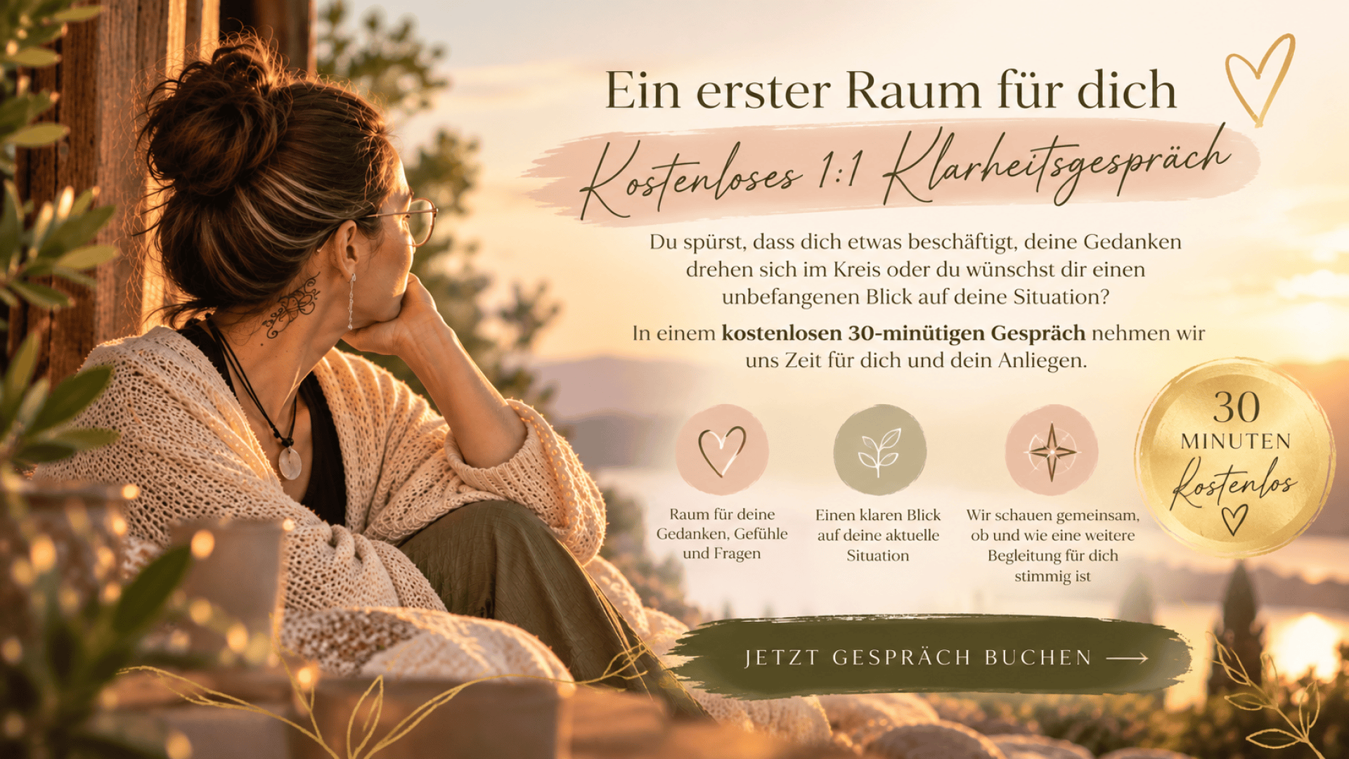 Eine Frau blickt auf eine Landschaft, daneben ist ein Text zu sehen, der für eine kostenlose 30-minütige Beratung wirbt, ergänzt durch Symbole zur Verdeutlichung und Orientierung sowie eine Schaltfläche zur Buchung eines Termins.