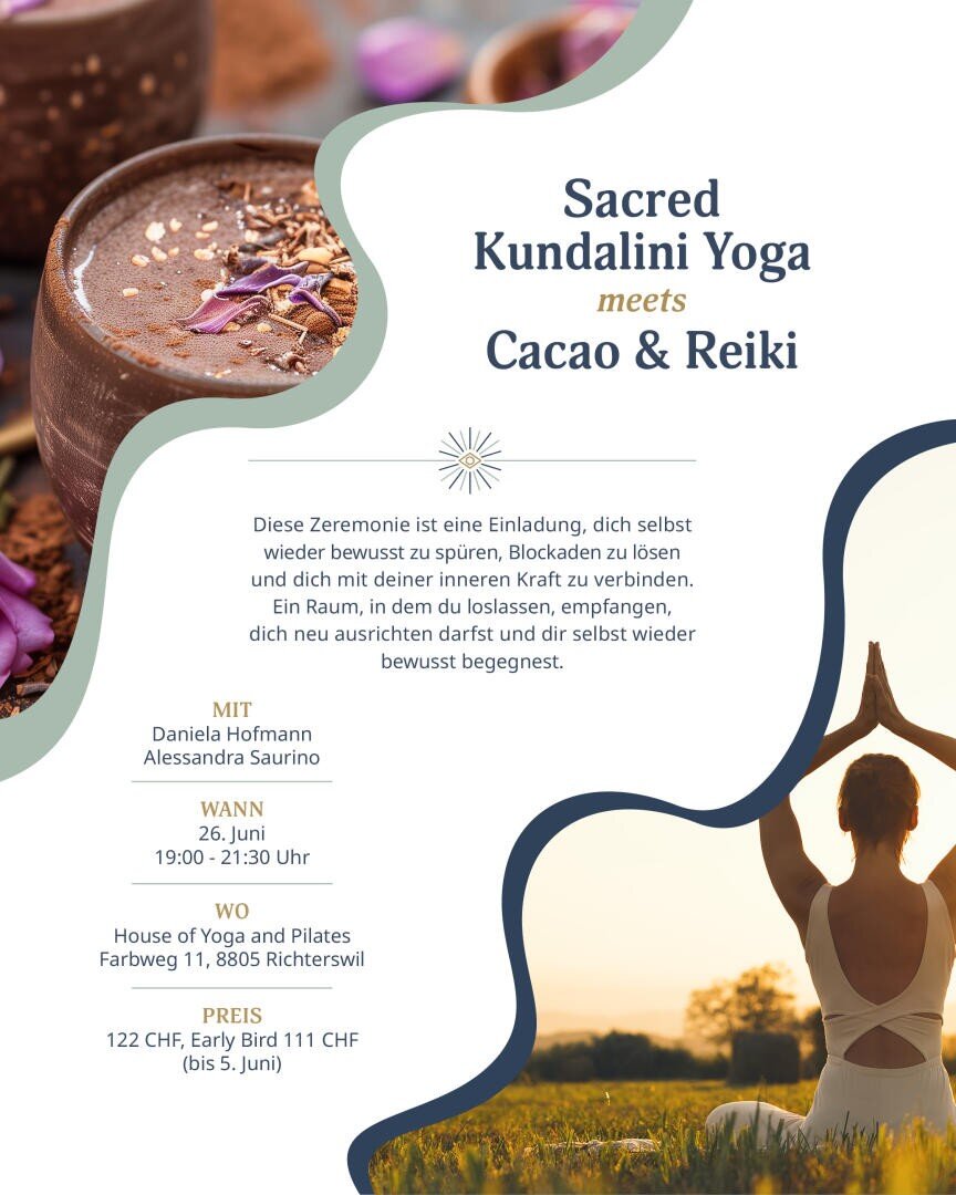 Ein Werbeflyer für eine Heilige Kundalini Yoga-Veranstaltung mit Kakao und Reiki, mit Veranstaltungsdetails, einem Foto von Kakao und einer Person, die bei Sonnenaufgang im Freien meditiert, mit erhobenen Armen, der Sonne zugewandt. Der Text ist auf Deutsch.