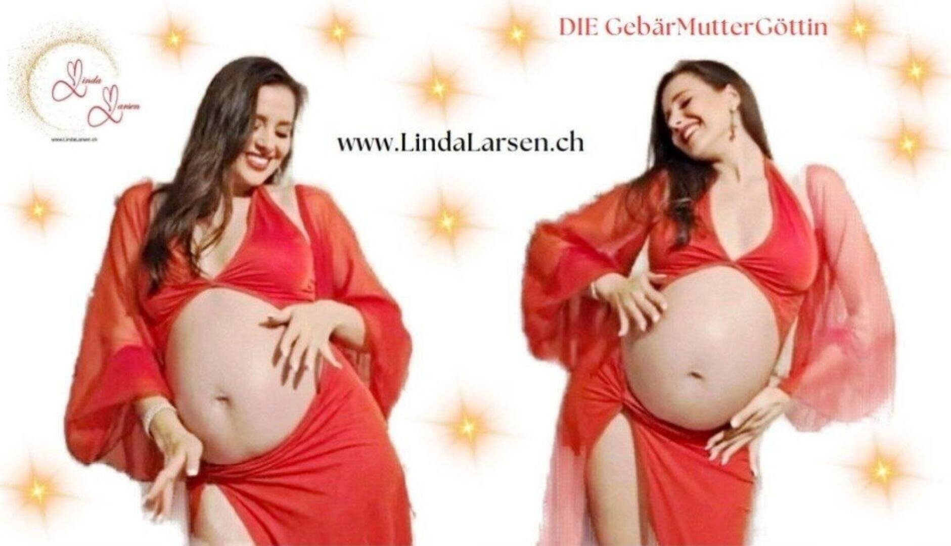 Zwei schwangere Frauen in wallenden roten Kleidern lächeln und halten sanft ihre Bäuche. Der Hintergrund ist weiß mit zarten orangefarbenen Sternen. Der Text beinhaltet DIE GebärMutterGöttin und www.LindaLarsen.ch mit einem Linda Larsen-Logo.