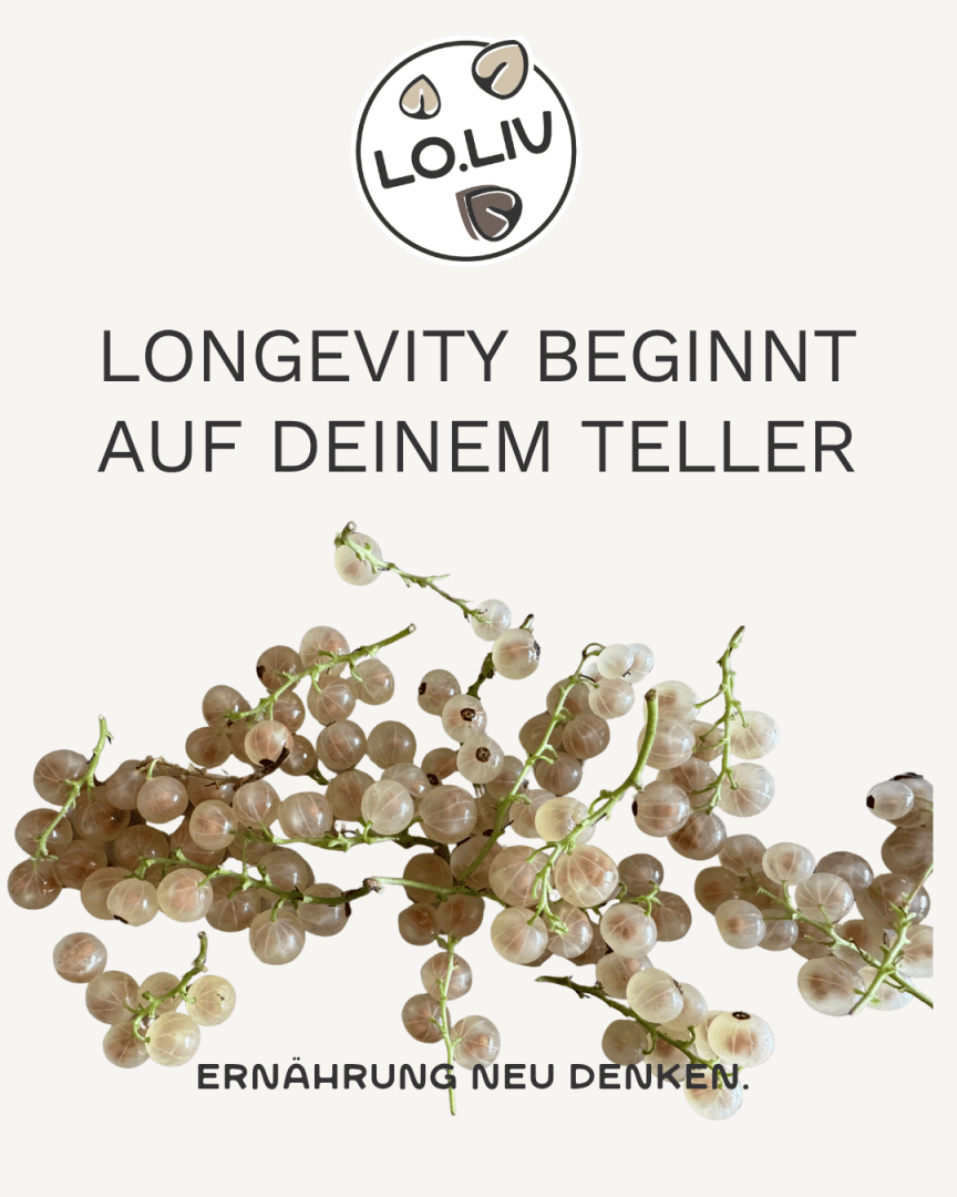 Weiße Johannisbeersträuße unterhalb des Lo.Liv-Logos und den Texten Longevity beginnt auf deinem Teller und Ernährung neu denken.
