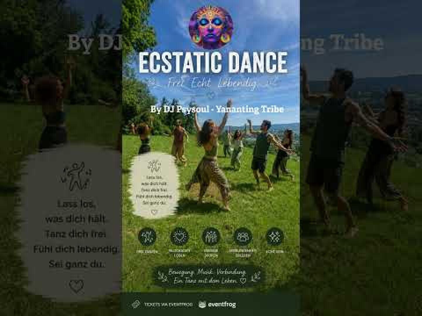 Eine Gruppe von Menschen tanzt barfuß im Freien auf dem Rasen unter blauem Himmel. Auf dem Veranstaltungsplakat steht „Ecstatic Dance – Feel. Each. Liberating.“; außerdem sind DJ PeySoul und Yananting Tribe aufgeführt, und am unteren Rand befinden sich Veranstaltungsdetails und Symbole.
