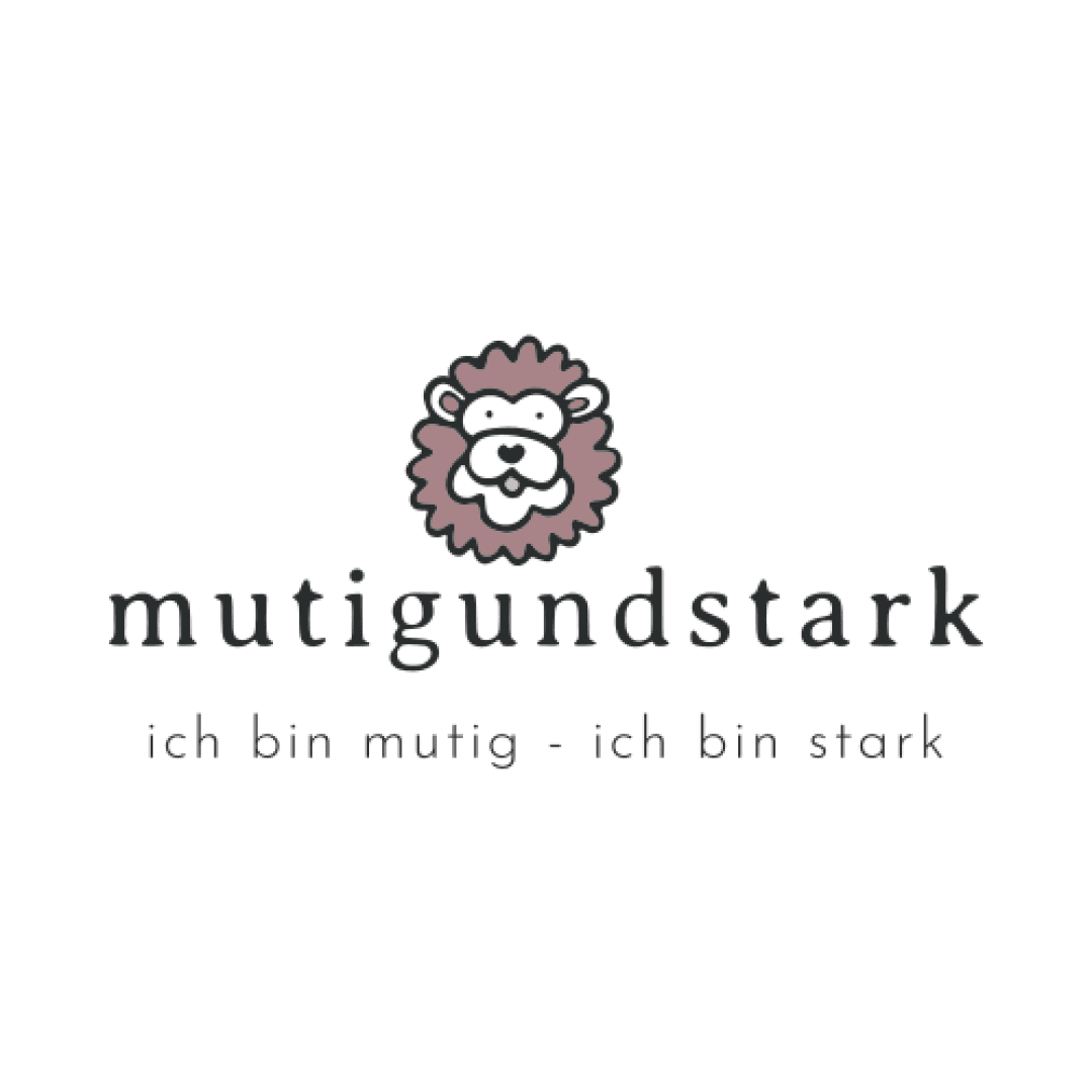 Ein niedlicher Cartoon-Löwe über dem Text „mutigundstark“ und darunter der Satz „ich bin mutig – ich bin stark“ auf weißem Hintergrund.