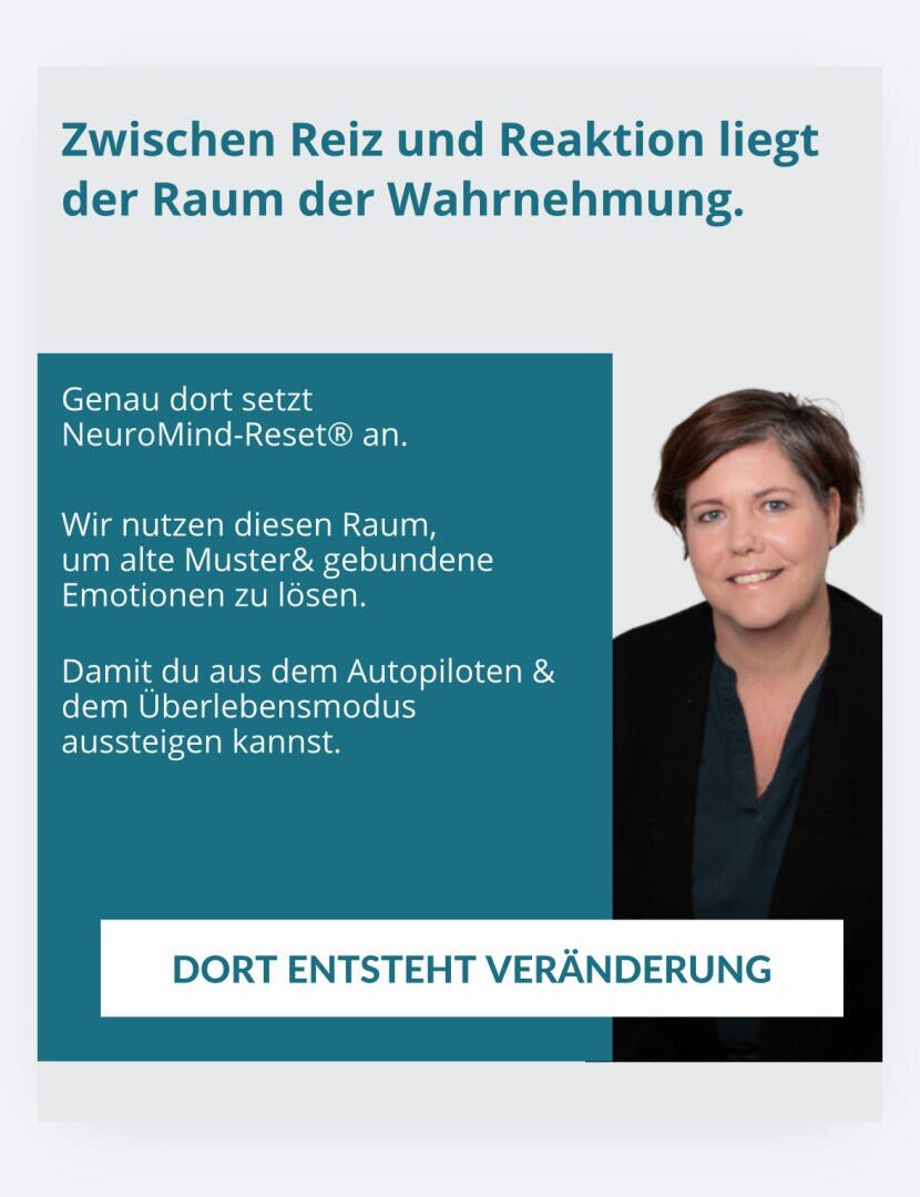 Eine deutschsprachige Werbegrafik zeigt eine Frau mit kurzen braunen Haaren und einer dunklen Jacke. Der Text beschreibt NeuroMind-Reset® und die Rolle der Wahrnehmung bei Veränderungen und betont das Durchbrechen alter Muster und emotionaler Reaktionen.