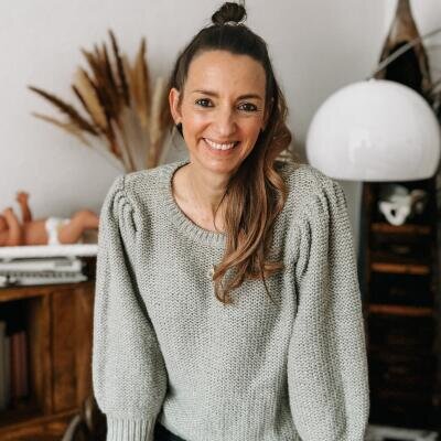 Logo Nadine Wiedmann - Hebamme und Spiritual Life Coach